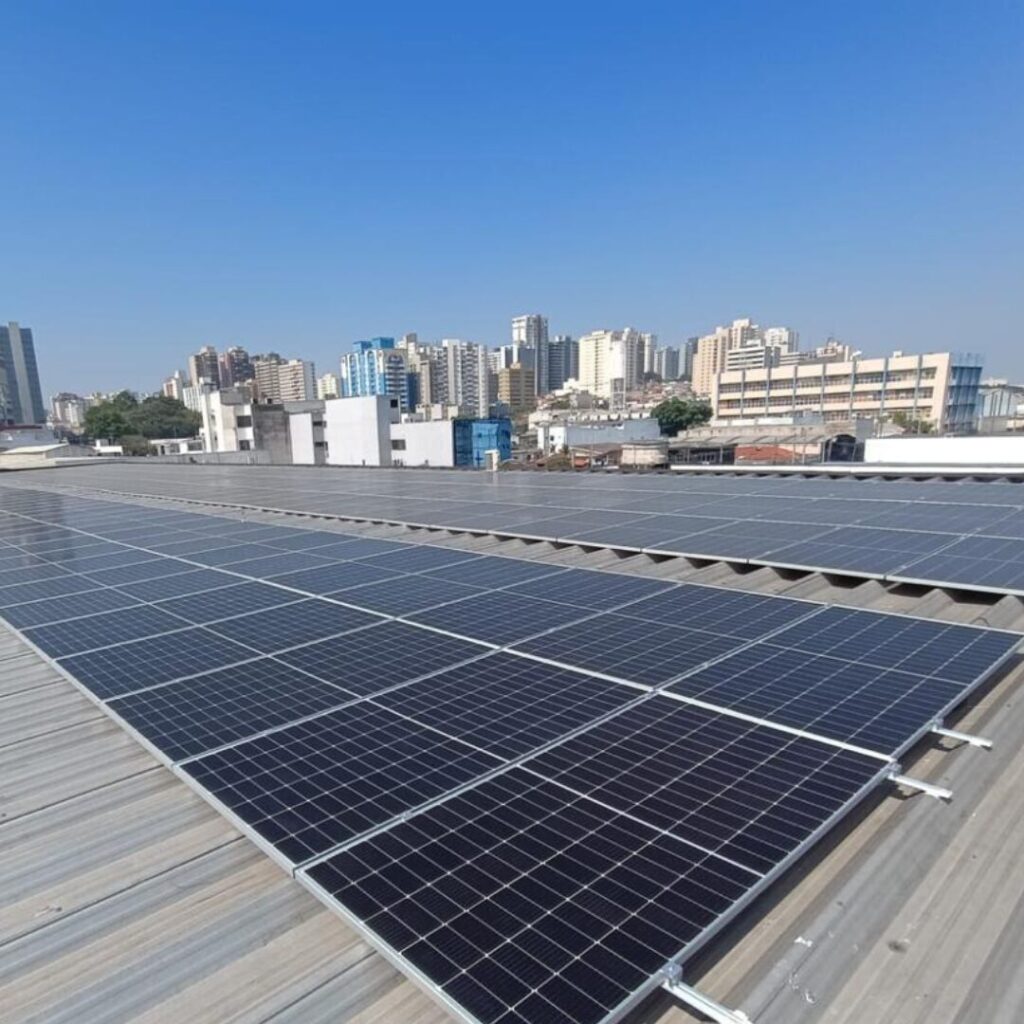 Temp Log investe em energia solar e avança em logística sustentável